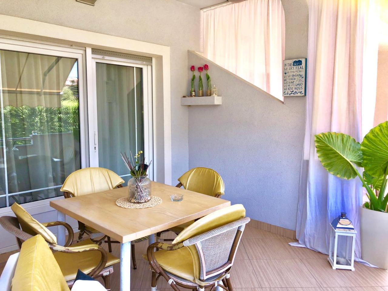 Apartment Natasa Palit Exteriör bild